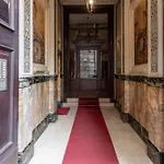 Stunning Cupola Apt-steps From San Babila & Duomo Milan