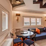 Stunning Cupola Apt-steps From San Babila & Duomo Appartement *