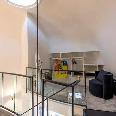 Stunning Cupola Apt-steps From San Babila & Duomo * Милан
