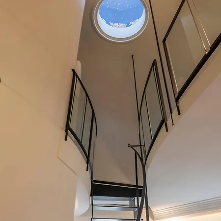 Daire Stunning Cupola Apt-steps From San Babila & Duomo