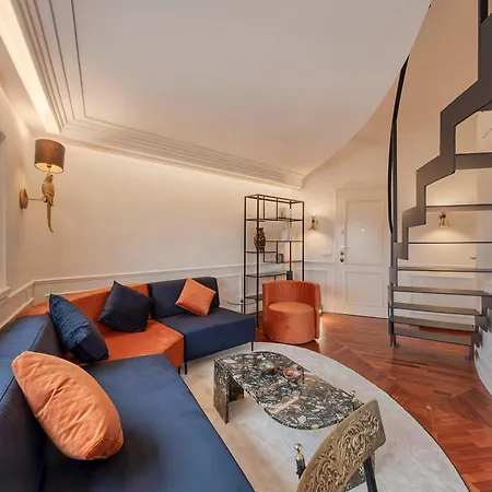 Daire Stunning Cupola Apt-steps From San Babila & Duomo *